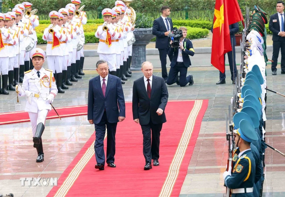 Chủ tịch nước Tô Lâm chủ trì lễ đón chính thức Tổng thống Nga Vladimir Putin- Ảnh 1.