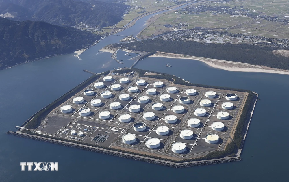 Kho dự trữ dầu quốc gia Shibushi ở quận Kagoshima, Tây Nam Nhật Bản. (Ảnh: Kyodo/TTXVN)