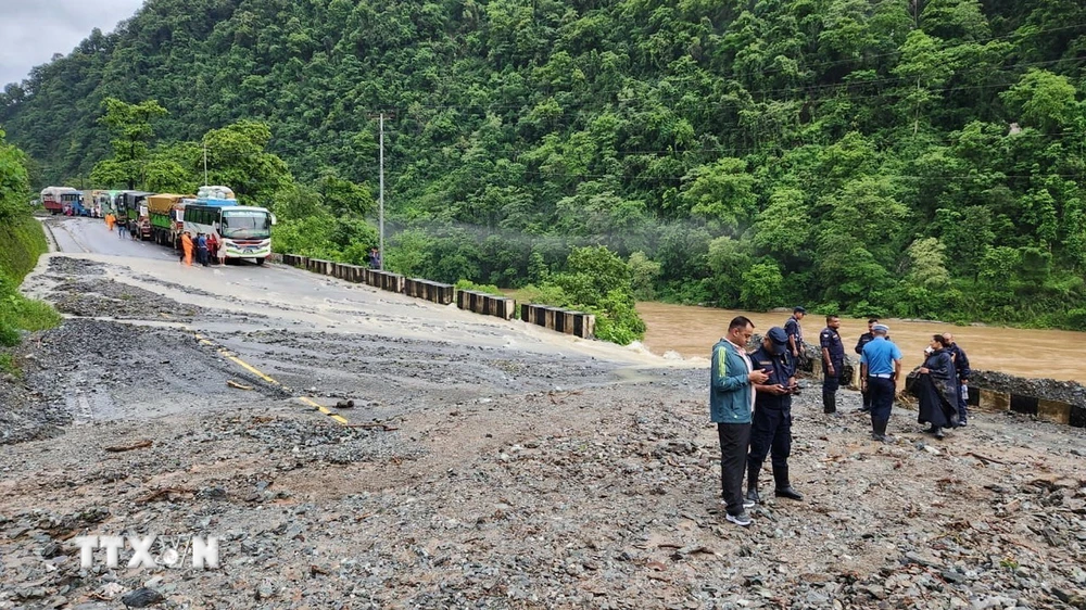 Chưa có thông tin về người Việt Nam trong vụ lở đất ở Nepal- Ảnh 1.