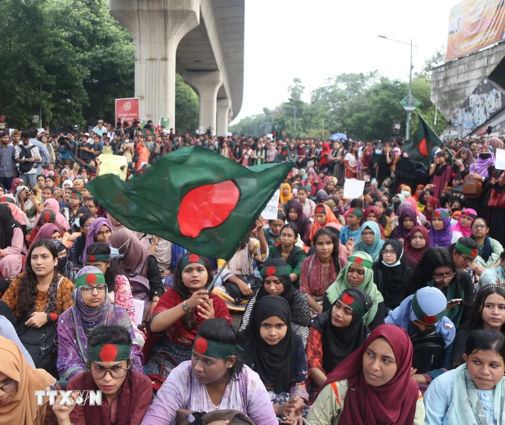 Biểu tình tại thủ đô Dhaka, Bangladesh ngày 4/8. (Ảnh: Getty Images/TTXVN)