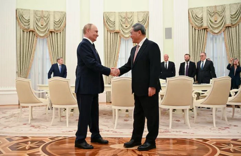 Tổng thống Nga Vladimir Putin và Thủ tướng Trung Quốc Lý Cường (Ảnh: Reuters)