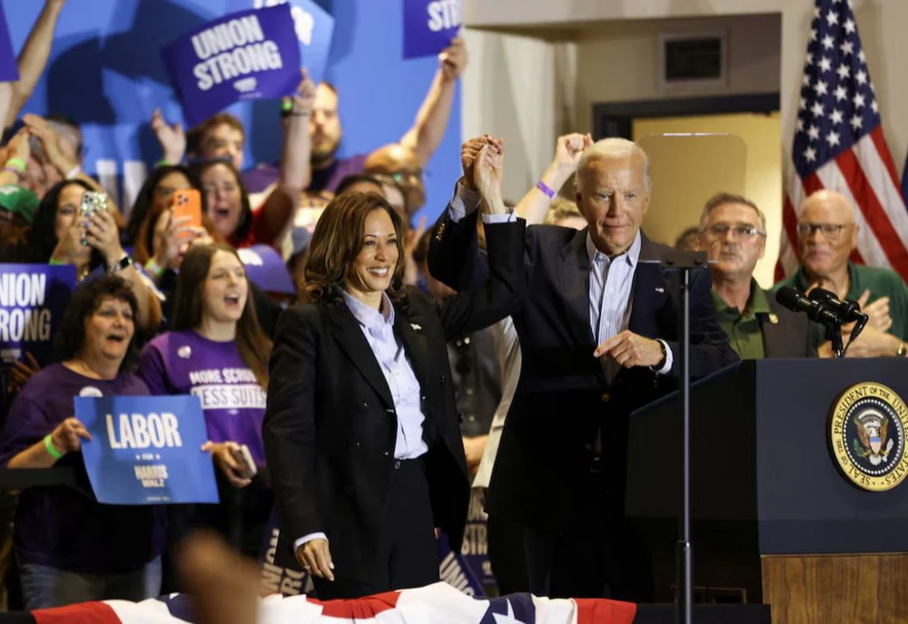 Ông Biden và bà Harris tại thành phố Pittsburg. (Ảnh: Reuters)