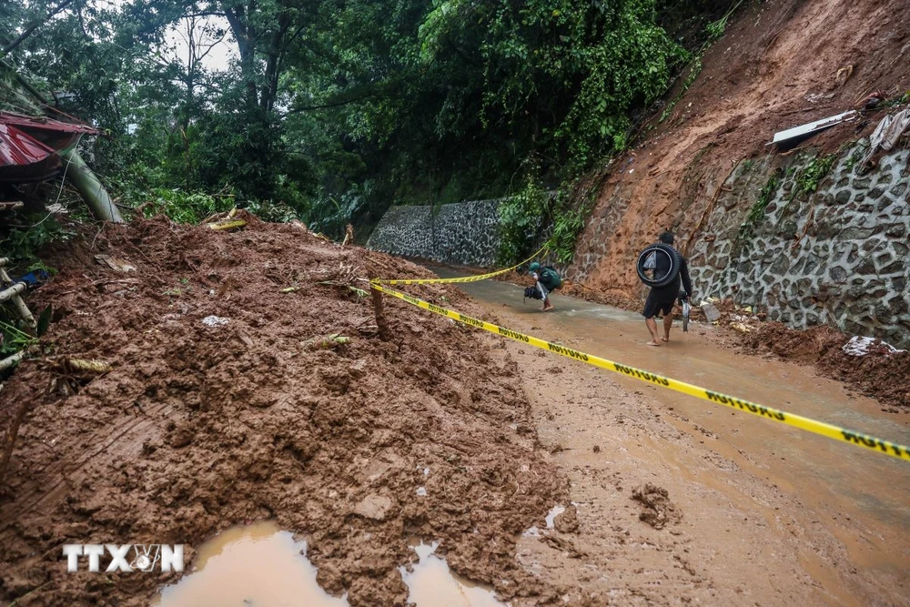 Hiện trường vụ lở đất do mưa lớn gây ra bởi bão Yagi ở tỉnh Rizal, Philippines ngày 2/9. (Ảnh: THX/TTXVN)