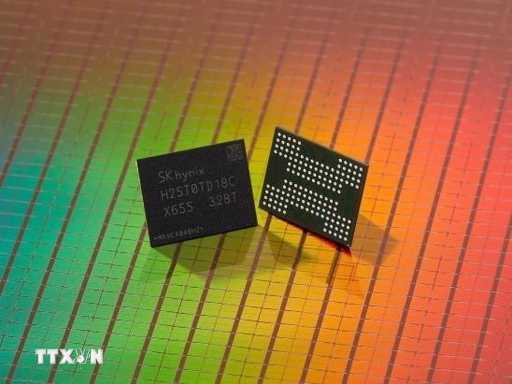 Chip do công ty SK hynix nghiên cứu sản xuất. (Ảnh: Yonhap/TTXVN)