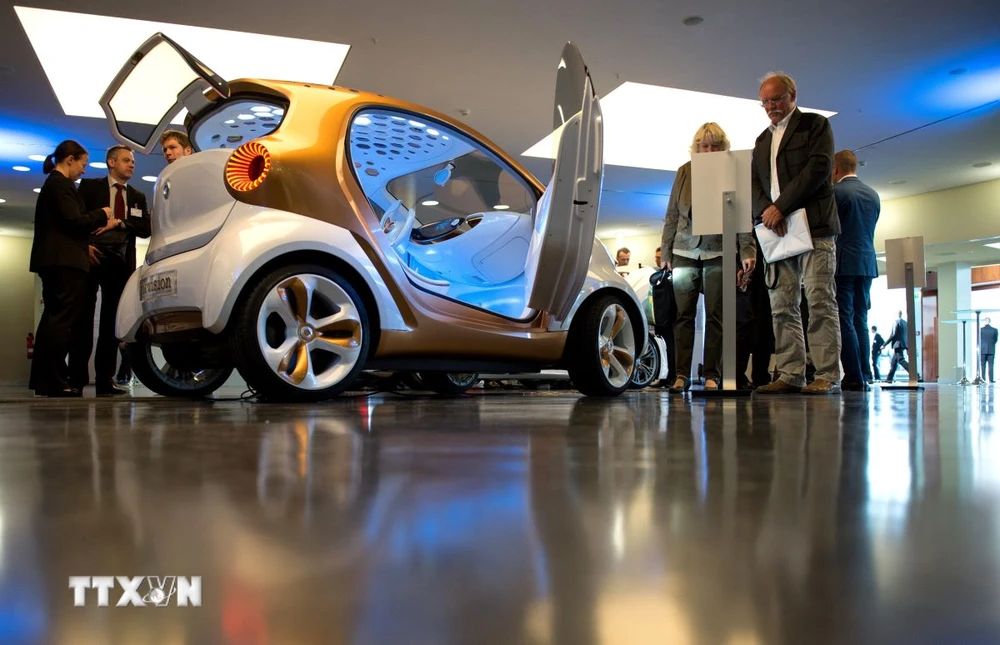 Một mẫu xe tự hành được giới thiệu tại Hội nghị Smart mobility ở Berlin, Đức. (Ảnh: AFP/TTXVN)