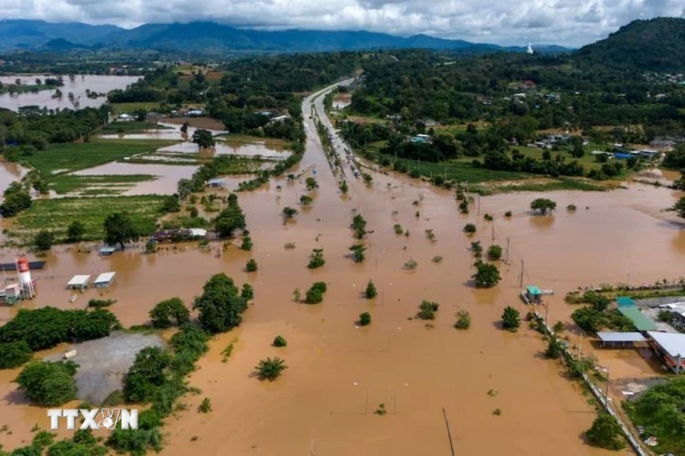 Ngập lụt do ảnh hưởng của bão Yagi ở tỉnh Chiang Rai, Thái Lan. (Ảnh: Reuters/TTXVN)