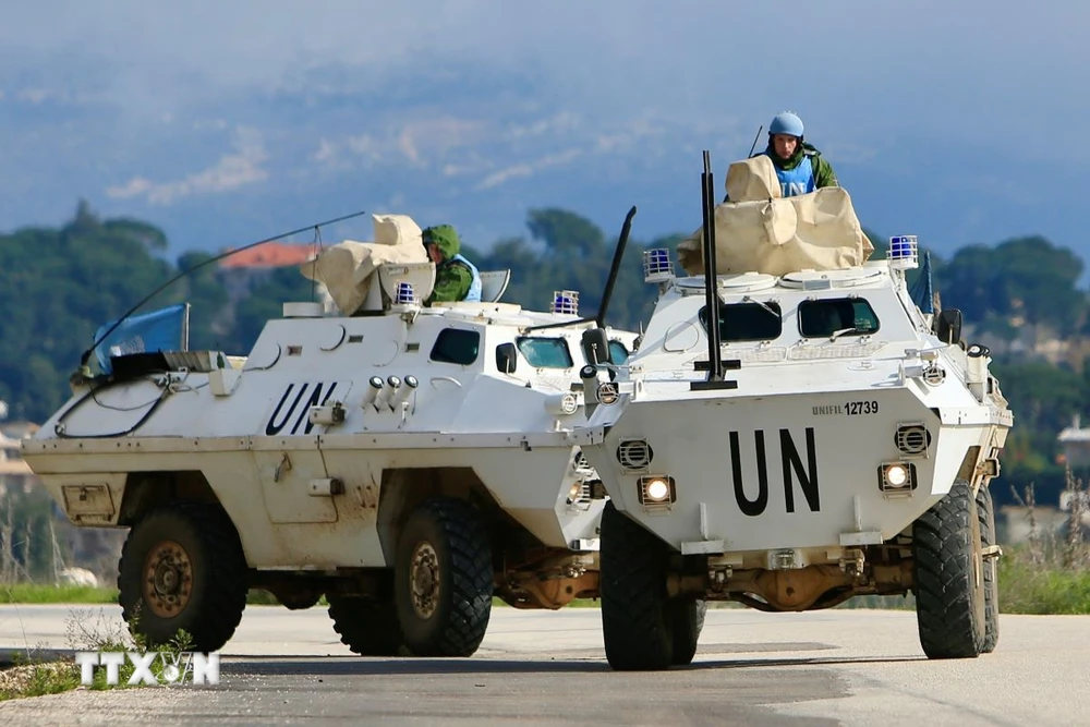 Lực lượng gìn giữ hòa bình của Liên hợp quốc tại Liban (UNIFIL) tuần tra ở Marjeyoun, Liban. (Ảnh: THX/TTXVN)