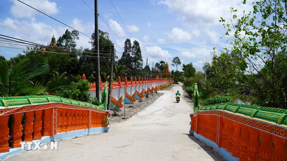 Đường bêtông đạt chuẩn nông thôn mới ở xã Thới Quản, huyện Gò Quao vừa được khánh thành đưa vào sử dụng giữa năm 2024. (Ảnh: Văn Sĩ/TTXVN)