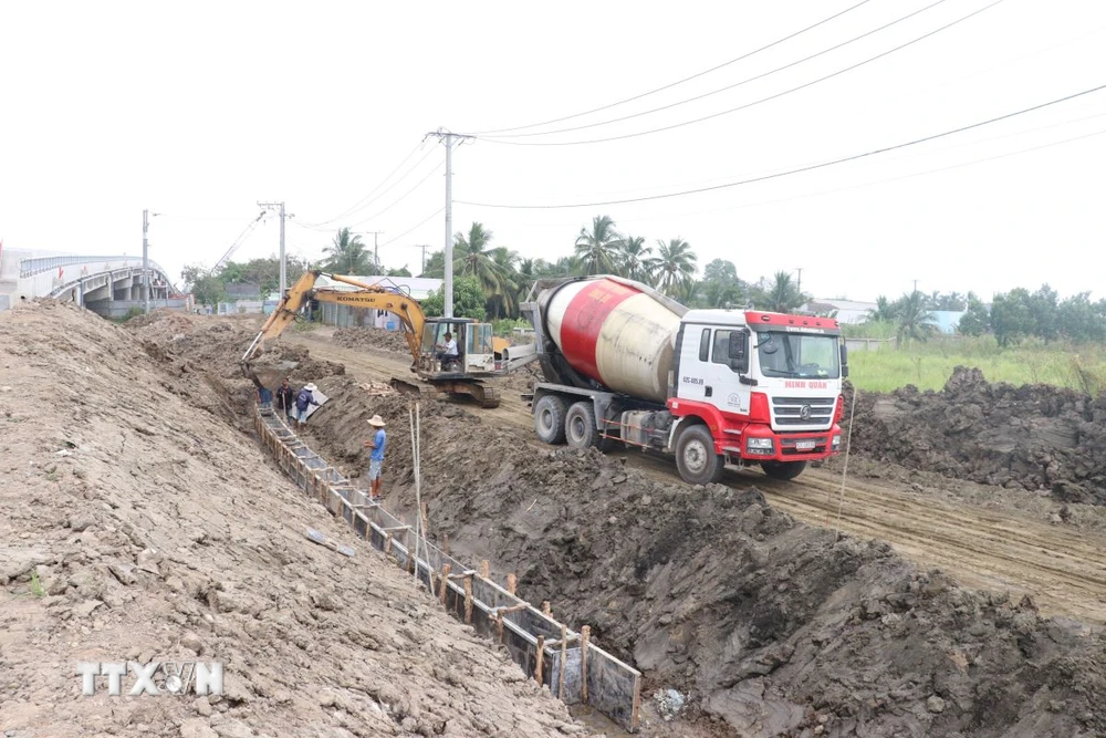 Một dự án giao thông tại Long An. (Ảnh: Bùi Giang/TTXVN)