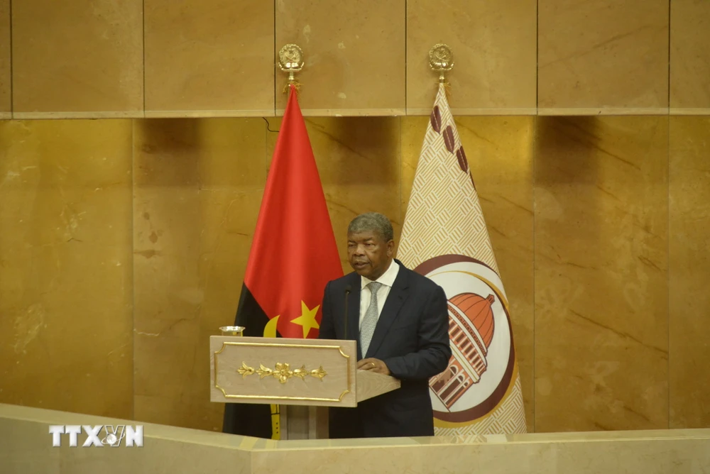 Tổng thống Angola João Manuel Gonçalves Lourenço phát biểu trước Quốc hội ở Luanda. (Ảnh: THX/TTXVN)