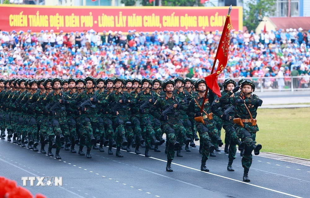 Khối lực lượng đặc biệt tinh nhuệ tham gia diễu binh tại tại Lễ míttinh, diễu binh, diễu hành kỷ niệm 70 năm Chiến thắng lịch sử Điện Biên Phủ (7/5/1954-7/5/2024). (Ảnh: TTXVN)