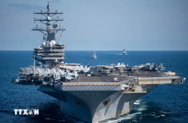 Tàu sân bay chạy bằng năng lượng hạt nhân USS Ronald Reagan của Mỹ tham gia cuộc tập trận Mỹ-Hàn trên vùng biển phía Đông Hàn Quốc, ngày 29/9/2022. (Ảnh: AFP/TTXVN) 