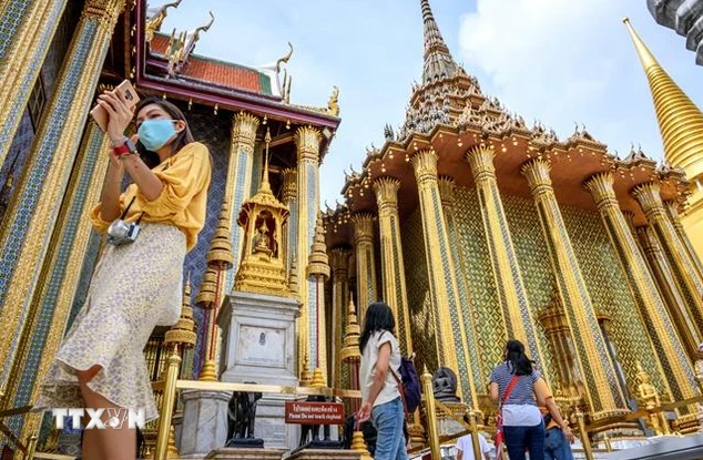 Khách du lịch tại Bangkok, Thái Lan. (Ảnh: AFP/TTXVN) 