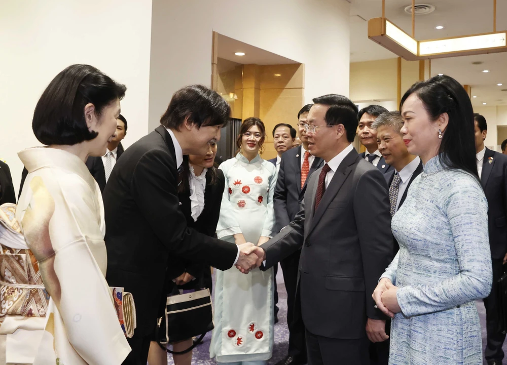 Chủ tịch nước Võ Văn Thưởng và Phu nhân cùng Hoàng Thái tử Akishino và Công nương tại Lễ kỷ niệm 50 năm thiết lập quan hệ ngoại giao Việt Nam-Nhật Bản. (Ảnh: Thống Nhất/TTXVN)