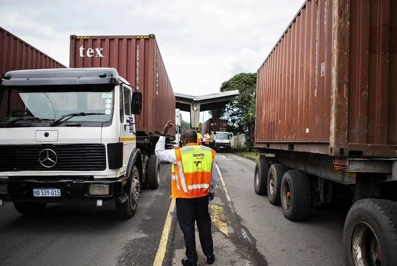 Chốt kiểm tra hàng hóa xuất nhập khẩu tại cảng biển Durban, Nam Phi. (Ảnh: Phi Hùng/TTXVN)