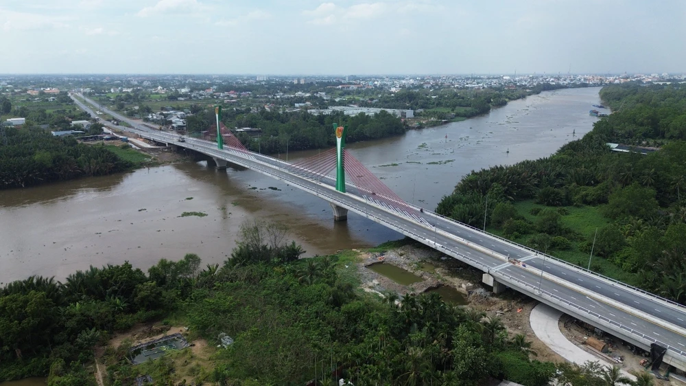 Đường Vành đai Thành phố Tân An mở ra không gian phát triển mới cho tỉnh Long An. (Ảnh: Bùi Giang/TTXVN)