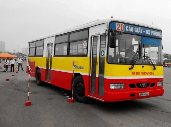 Lái xe của Xí nghiệp Bus Thăng Long tham dự cuộc thi. (Ảnh: Việt Hùng/Vietnam+) 