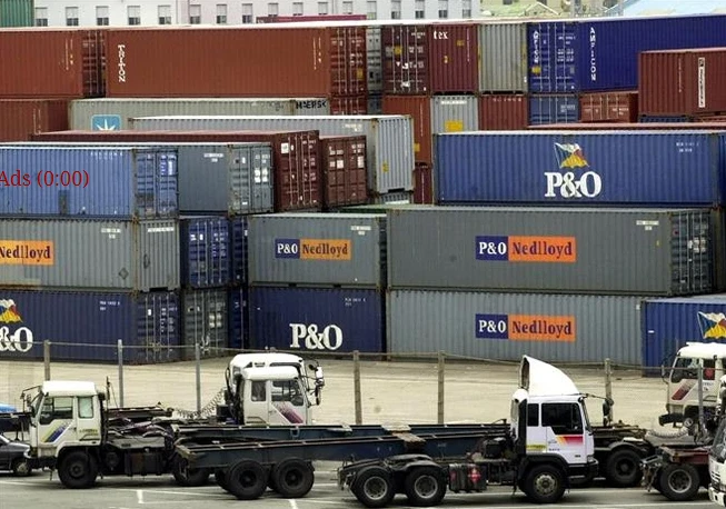 Các container hàng hóa tại cảng Busan (Hàn Quốc). (Ảnh: AFP/TTXVN) 