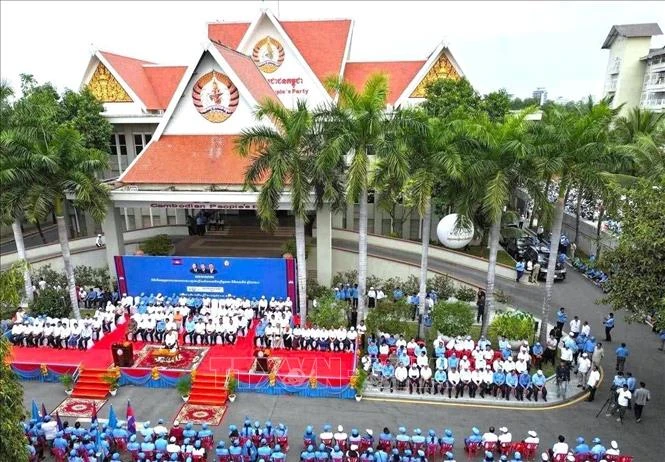 Hoạt động vận động tranh cử tại trụ sở Đảng bộ CPP Thủ đô Phnom Penh trong ngày đầu của chiến dịch vận động tranh cử Thượng viện Campuchia khóa 5 (10/2/2024). (Ảnh: TTXVN phát)