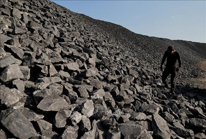 Công nhân làm việc tại mỏ than ở Datong, tỉnh Sơn Tây, Trung Quốc. (Ảnh: AFP/TTXVN)