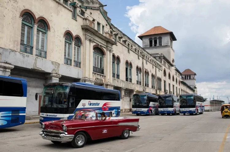 Cuba trong thời gian qua đã chịu áp lực từ lệnh trừng phạt của Mỹ. (Ảnh: Bloomberg)