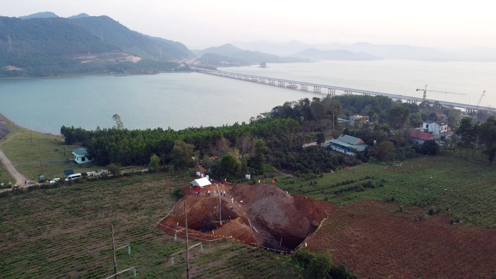 Dự án đường dây 500kV Quỳnh Lưu – Thanh Hóa dài khoảng 92 km với 200 vị trí móng cột, đi qua địa bàn tỉnh Nghệ An và Thanh Hóa. (Ảnh: Huy Hùng/TTXVN)