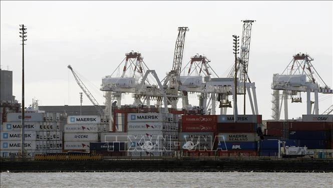 Hàng hóa được xếp tại cảng ở Buenos Aires, Argentina ngày 10/9/2018. (Ảnh: AFP/TTXVN)) 