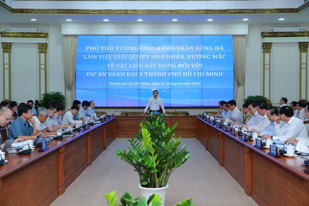 Phó Thủ tướng Trần Hồng Hà chỉ đạo gỡ vướng Dự án vành đai 3 TP.Hồ Chí Minh. (Nguồn: TTXVN)