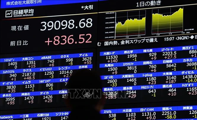 Bảng điện tử hiện thị chỉ số chứng khoán Nikkei-225 tại Osaka, Nhật Bản, ngày 22/2/2024. (Ảnh: Kyodo/TTXVN)
