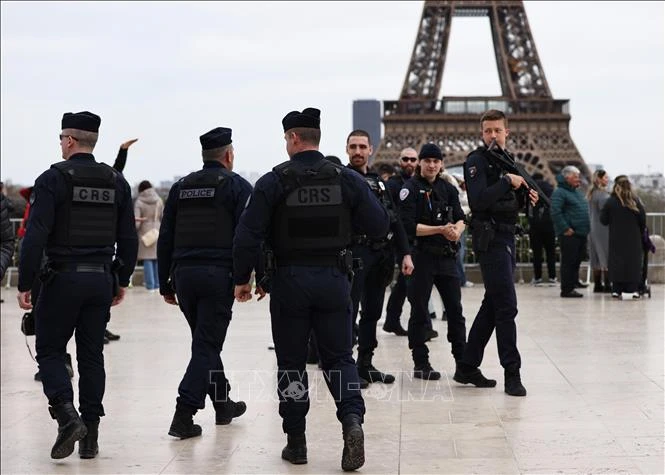 Cảnh sát Pháp tuần tra trên quảng trường Trocadero ở thủ đô Paris ngày 25/3/2024. (Ảnh minh họa: THX/TTXVN)