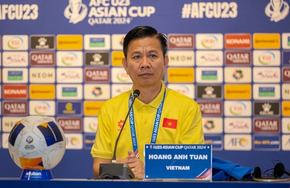 HLV trưởng U23 Việt Nam Hoàng Anh Tuấn họp báo sau trận đấu. (Ảnh: VFF/TTXVN)