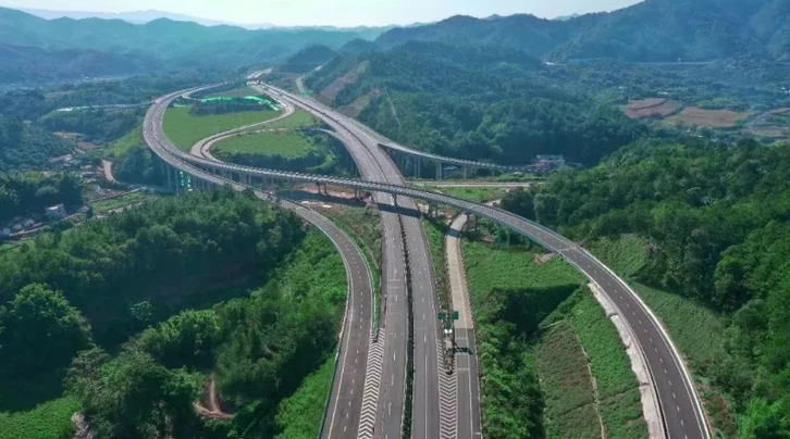 Một đoạn trong cao tốc Mai Châu-Đại Bộ ở Trung Quốc.(Ảnh: Sở Giao thông Quảng Đông)