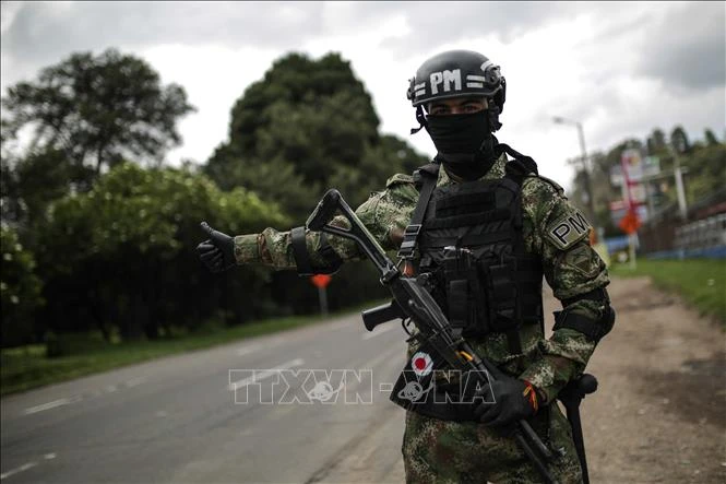 Cảnh sát điều tiết giao thông tại Bogota, Colombia. (Ảnh tư liệu: THX/TTXVN)