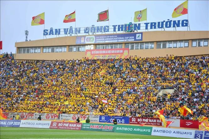 Sân vận động Thiên Trường mở cửa miễn phí đón khán giả. (Nguồn: TTXVN) 
