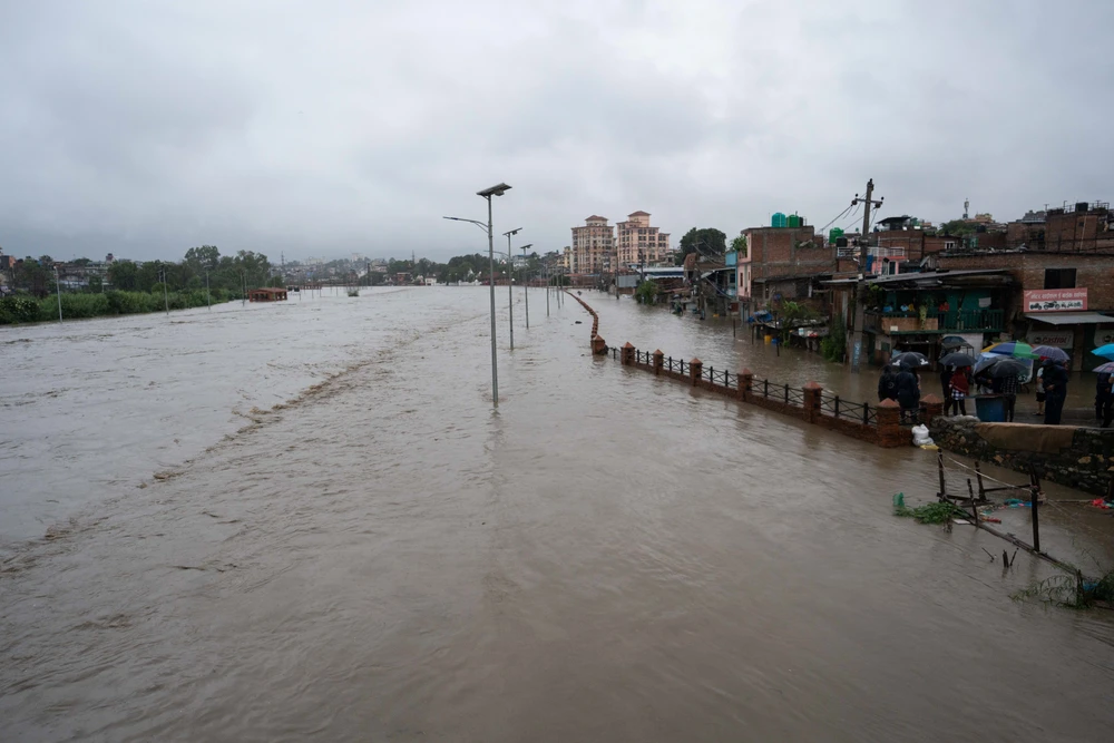 Cảnh ngập lụt sau những trận mưa lớn tại Kathmandu, Nepal, ngày 6/7/2024. (Ảnh: THX/TTXVN)