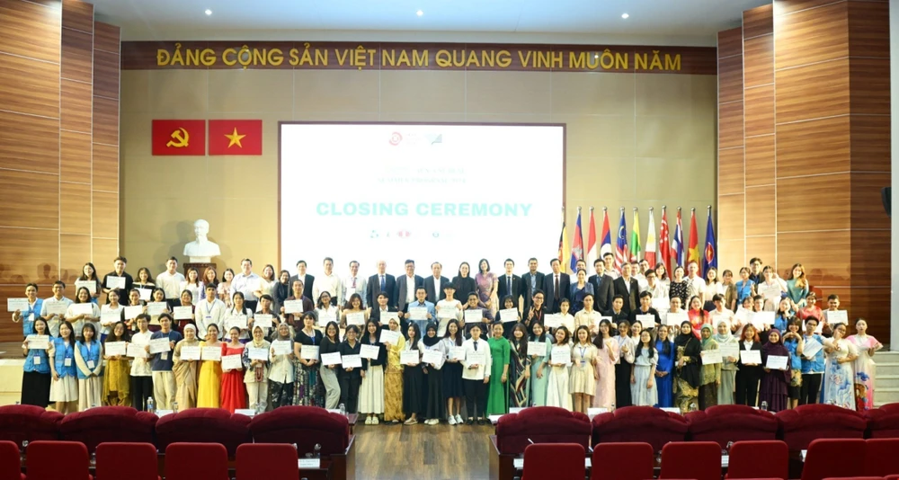 Gần 70 sinh viên đến từ 23 trường đại học thuộc Mạng lưới các trường đại học Đông Nam Á tham gia chương trình. (Ảnh: Thu Hoài/TTXVN)