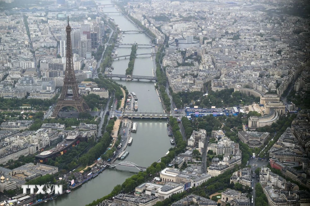 Sông Seine tại thủ đô Paris, Pháp, ngày 26/7/2024. (Ảnh: THX/TTXVN)