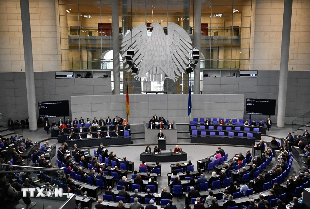 Toàn cảnh phiên họp Hạ viện Đức tại thủ đô Berlin. (Ảnh: AFP/TTXVN)