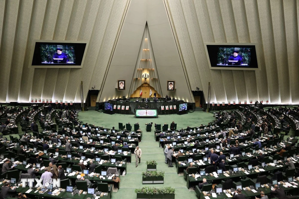 Toàn cảnh một phiên họp Quốc hội Iran ở Tehran. (Ảnh: AFP/TTXVN)