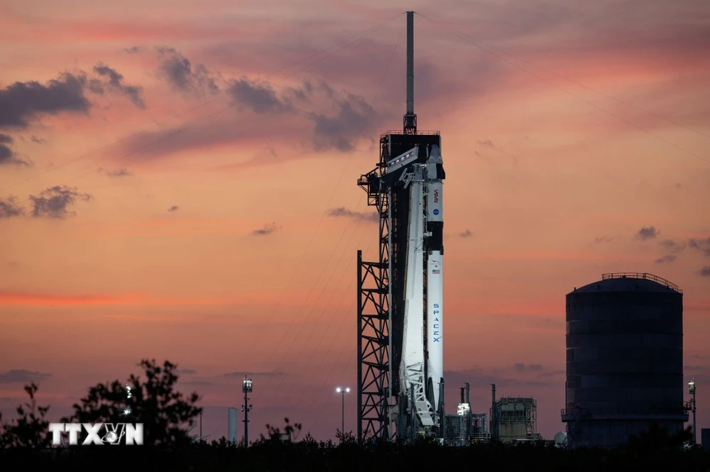 (Tư liệu) Tên lửa đẩy Falcon 9 của SpaceX trên bệ phóng tại Trung tâm vũ trụ Kennedy ở Florida, Mỹ. (Ảnh: THX/TTXVN)