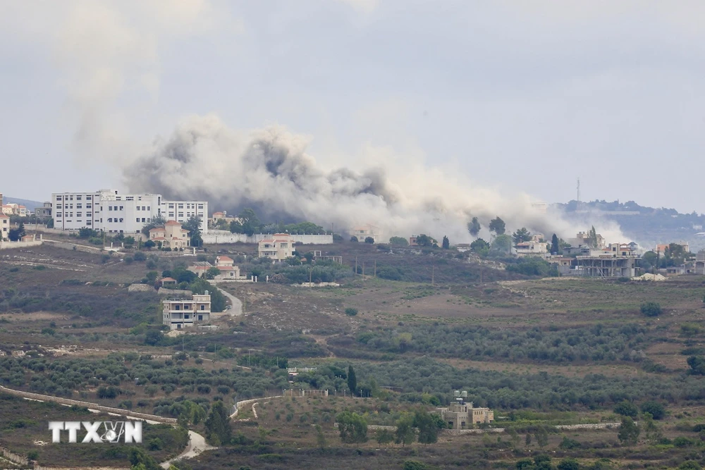 Khói bốc lên sau một vụ không kích ở Palestine. (Nguồn: AFP/TTXVN)