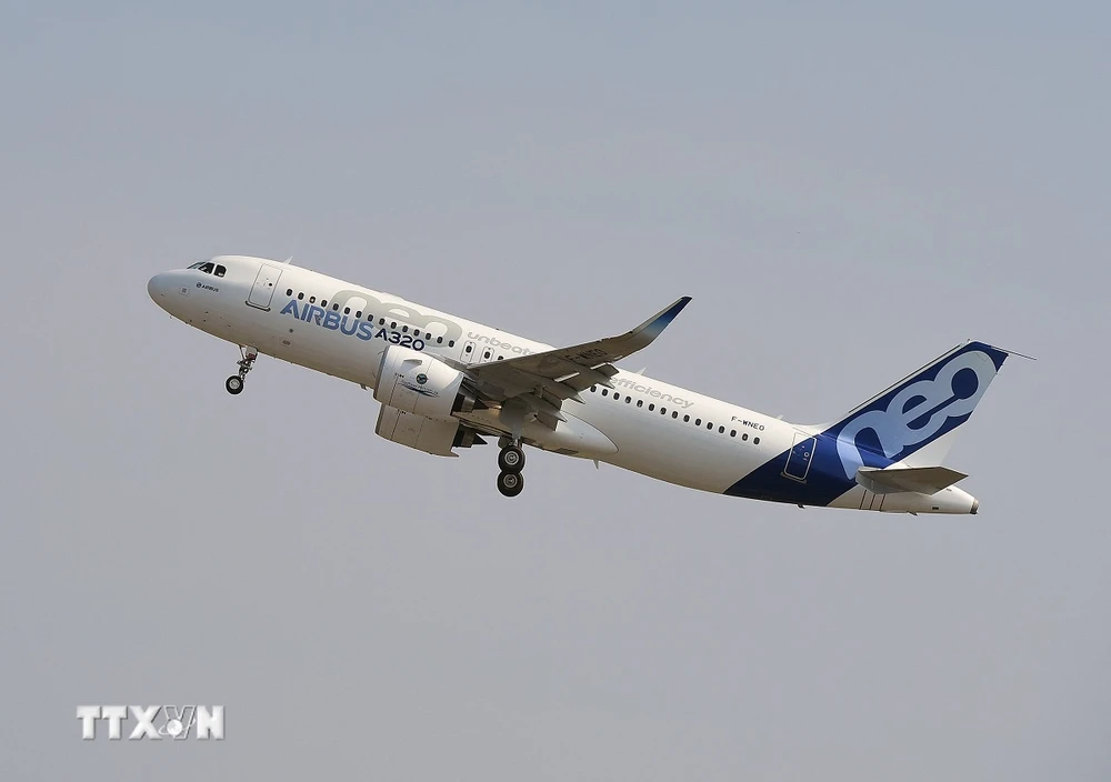 (Tư liệu) Máy bay A320neo của hãng Airbus thực hiện chuyến bay kiểm tra tại Blagnac, Pháp. (Ảnh: AFP/TTXVN)