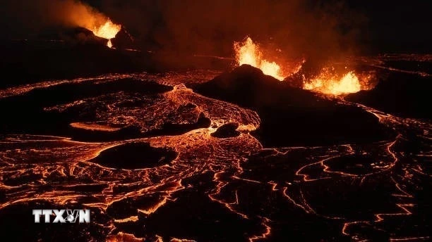 Núi lửa Sundhnuks trên Bán đảo Reykjanes, Tây Nam Iceland phun trào. (Ảnh: Getty Images/TTXVN)