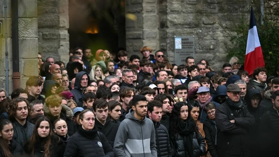 Khoảng 2.000 người đã đến dự đám tang của Thomas, một thiếu niên bị sát hại tại một bữa tiệc khiêu vũ ở miền Đông Nam nước Pháp. (Nguồn: France 24)