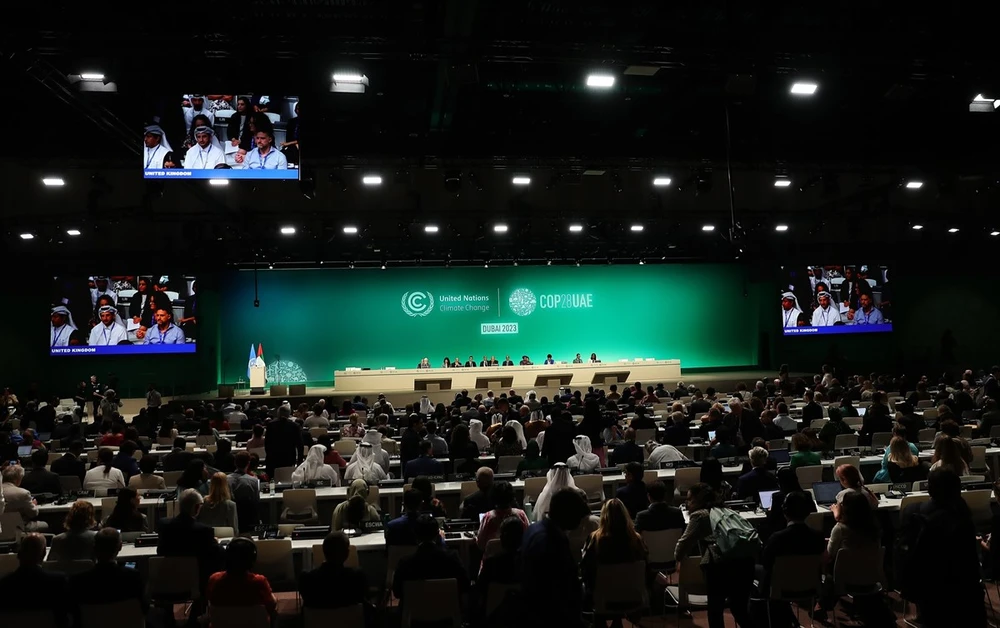 Toàn cảnh phiên khai mạc Hội nghị lần thứ 28 Các bên Tham gia Công ước Khung của Liên hợp quốc về Biến đổi Khí hậu (COP28) tại Dubai (UAE) ngày 30/11/2023. (Ảnh: THX/TTXVN)