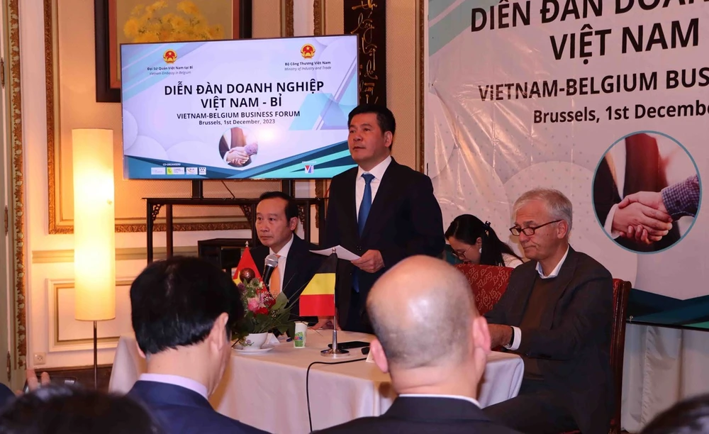 Bộ trưởng Bộ Công Thương Nguyễn Hồng Diên phát biểu tại Diễn đàn. (Ảnh: Hương Giang/TTXVN)
