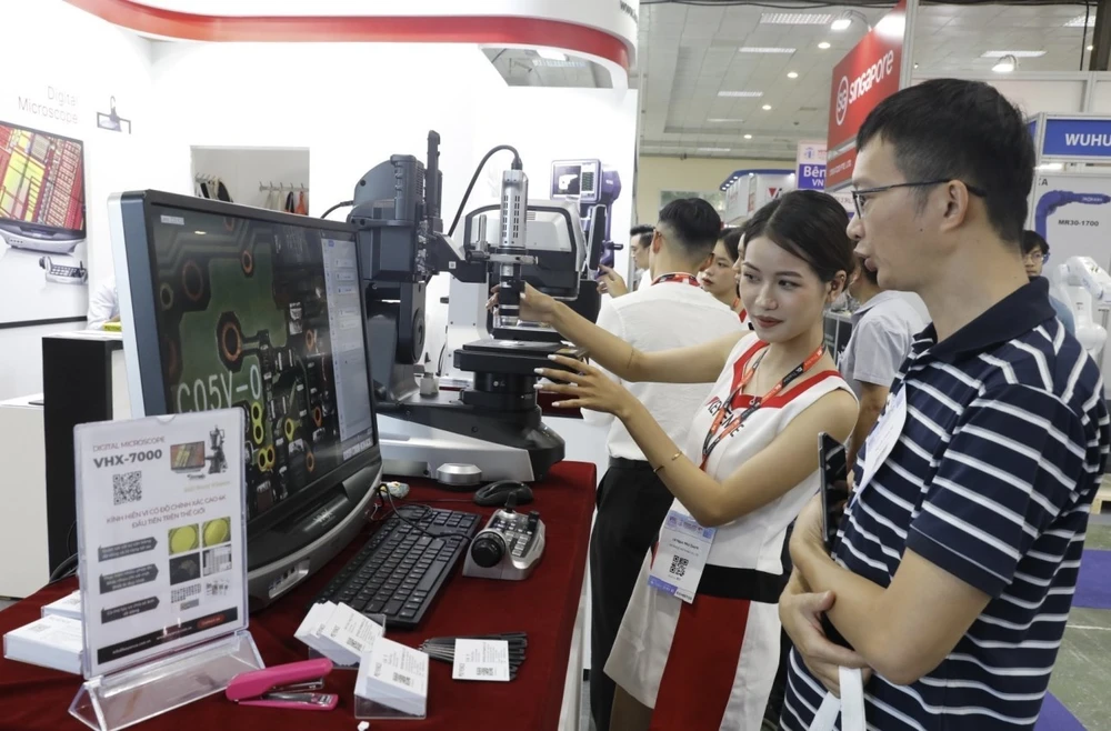 Một khu trưng bày sản phẩm của Nhật Bản tại Triển lãm Công nghiệp Hỗ trợ Việt Nam-Nhật Bản, diễn ra tại Hà Nội tháng 8/2023. (Ảnh: Trần Việt/TTXVN)