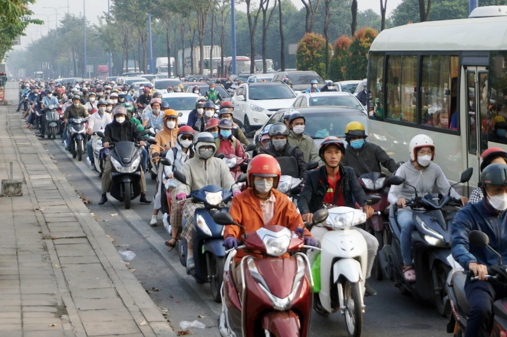 Thành phố Hồ Chí Minh sẽ tăng cường các biện pháp xử lý các "điểm đen" về ùn tắc giao thông trên địa bàn. (Ảnh: Tiến Lực/TTXVN)
