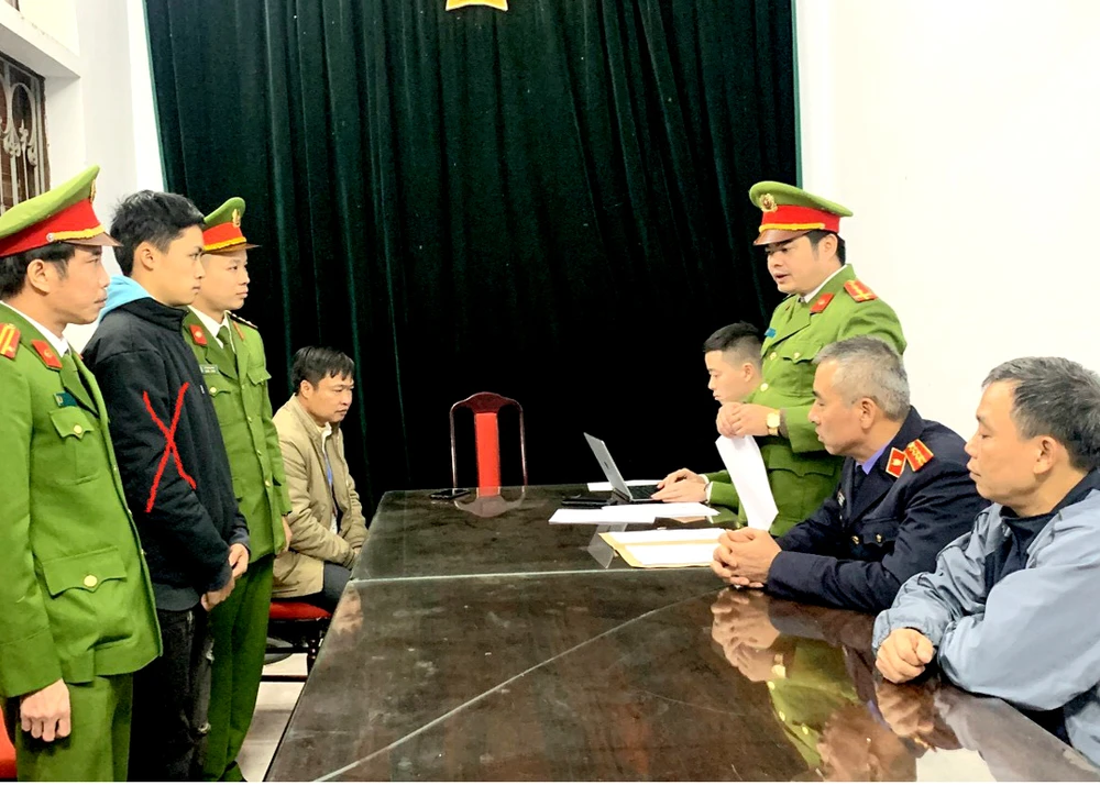 Cơ quan Cảnh sát Điều tra công bố lệnh bắt tạm giam đối với Hoàng Văn Sơn (dấu X). (Nguồn: Báo Hà Giang)