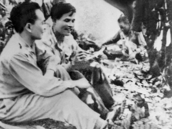 Đại tướng Nguyễn Chí Thanh (phải). (Ảnh: TTXVN)